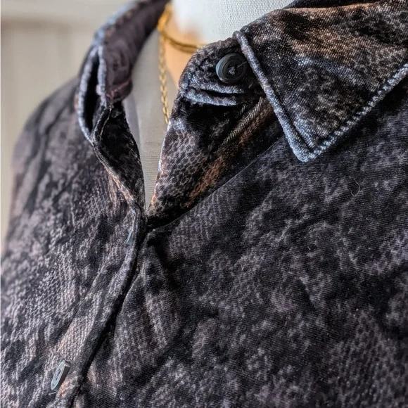 Pilcro Anthropologie Snakeskin Print Button Down Shirt 1X Plus - Picture 3 of 6